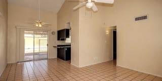 1208 E Wickieup Lane Gallery 4