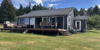 Waterfront 2-Bedroom with a loft Home on Anderson Island Gallery 1