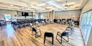 Seasonal/short term 2/2 vacation condo close to Anna Maria Gallery 52