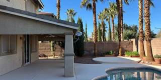Elegant 4-Bedroom Oasis Near Downtown Summerlin Gallery 32