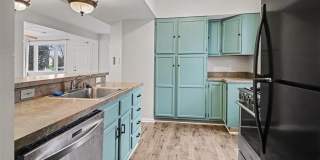 1725 Saint Catherine Street Gallery 4