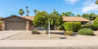 8520 E ROMA Avenue Gallery 1