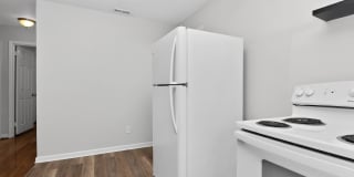 Adorable Two Bedroom Apartment Near Cotswold! Gallery 6