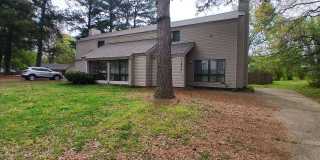 Newly Refreshed 3 bedroom 2 bath Duplex - Open To Section 8 Gallery 3