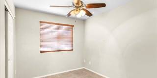 1702 E GAYLON Drive Gallery 11