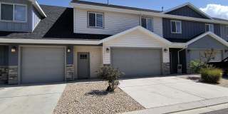 3 Bedroom 2.5 Bath Condo w/2 Car Garage Gallery 1