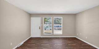 Charming NEWLY REMODELED 4BR Duplex in Aurora Gallery 10
