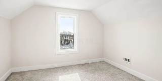 4 Bedroom Home Close to Downtown Gallery 15