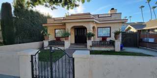 BEAUTIFUL 4BD - 3BA SINGLE STORY HOUSE WITH PRIVATE LAUNDRY AND DETACHED 2 CAR GARAGE Gallery 1