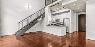 520 JOHN CARLYLE Street Gallery 16
