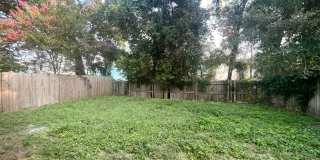 Charming 3-bed, 2-bath in Convenient Location Gallery 1
