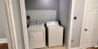 Updated 3 Bedroom 1.5 Bath Townhome w/ Paved Yard + Washer & Dryer Gallery 5