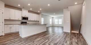 Room in 4 Bedroom Home at Tears Ln Gallery 8