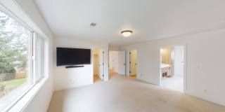 *Contemporary Home, Stylish Luxury, Central Air, Pet Friendly, Fenced Yard Gallery 16