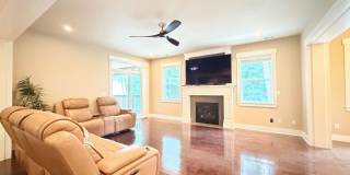 Beautiful 4BR Home in Woodloch | 2-Car Garage, A/C & Bonus Loft Gallery 10