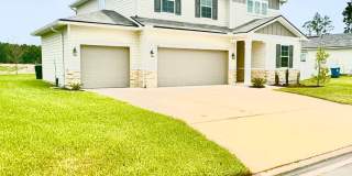 Almost new - Large 4 bedroom 3 bath home Gallery 1