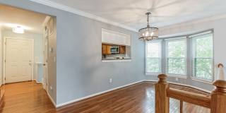 3Bd/3.5Ba End-Unit Townhome in Desirable Kingstowne Community! Gallery 1
