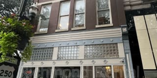 11 East Broad St Gallery 21