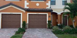 3BR/2.5BA/1CG Townhome in Gran Paradiso Gallery 1