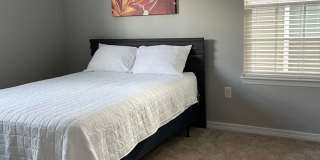 Spacious 5BR House in Crestview Gallery 12
