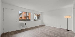 Sunset Square Gallery 24