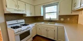 2157 Bayham SE - Kentwood schools, Central Air, Garage. Gallery 6