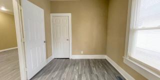 For Rent: 722 S Hackley St: 2 Bedroom 2 Bathroom Home! W/D Hookups! Enclosed Front Porch! Gallery 7