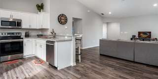 Gorgeous Three Bedroom in Towne Park Estates Gallery 11