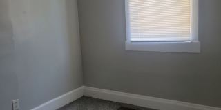 2 Bed House w/ Ramp Access and Fenced in Back Yard + Walk In Shower Gallery 8