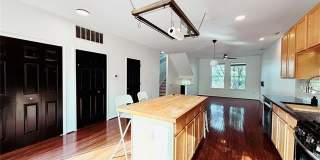 7621 Woodward Avenue Gallery 2