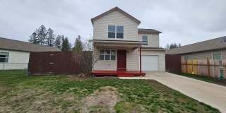 House with fenced yard and garage Gallery 1