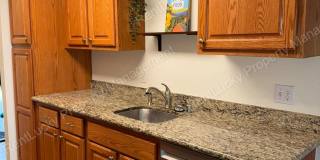 Cozy Kirkland Condo! 1 Bed, 1 Bath w/ Updated Kitchen and Additional Parking! Gallery 7