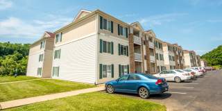 4 bedroom, 4 bath unit overlooking the Mon River - Available 08/05/2026 Gallery 19