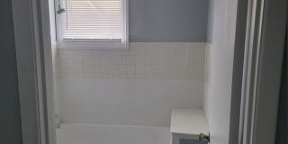 502 Hart Street - 504 Gallery 18