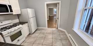 Updated 3 Bedroom 1.5 Bath Townhome w/ Paved Yard + Washer & Dryer Gallery 9