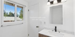 Gladstone 3BD/2BA Home with Large Yard, Shop, & 2 Car Garage Gallery 23
