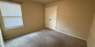 Beautiful and Cozy 3bed/2bath with an Office Available in North Norman! Gallery 35