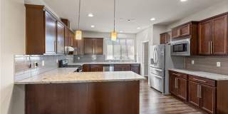 Newer Modern Townhome, Attached 2 car garage, Bedroom and bath on ground level Gallery 9