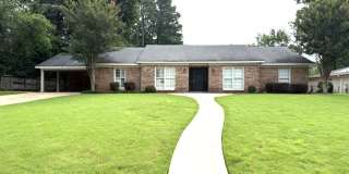 4 bedroom 2 bath house in Woodridge available August 1st! Gallery 1