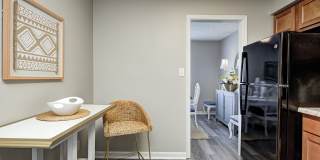 Ivy Knoll Gallery 18