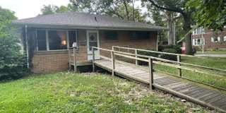 2 Bedroom Duplex on Great Corner Lot in Urbana! Gallery 1