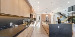 200 N DOHENY Dr Gallery 40