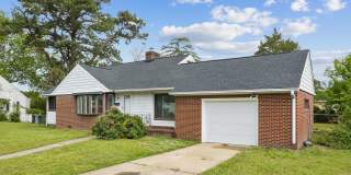 Single-Level 3 Bedroom Rental Near Downtown Hampton Gallery 5