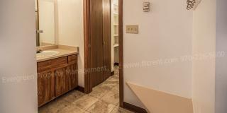 Beautiful One-Bedroom Apartment with Washer/Dryer Near CSU! Gallery 17