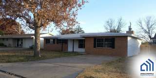 Beautiful 3 Bedroom 2 bath home just blocks from Angelo State's campus! Gallery 1