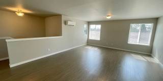 Beautiful 3 Bedroom Duplex with Garage! Gallery 9