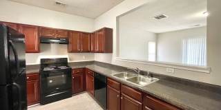 Charming 3 bedroom/2.5 bath END UNIT Townhome! GREAT location!!! OCTOBER RENT FREE Gallery 1
