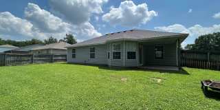 3 Bed / 2 Bath Extremely close to Wedington Exit! Pre-leasing for Aug 10 Move-in! Gallery 30