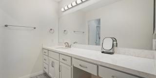 Upstairs Bright 2 bedroom Condo Gallery 16