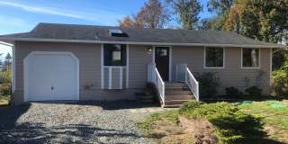 Charming 2 Bedroom, 2 Bonus Room Home with Beautiful Water view from Porch! Pets Negotiable! Gallery 1